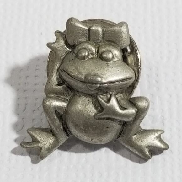 JJ pewter frog pin 6/8" girl frog pin - Picture 1 of 10
